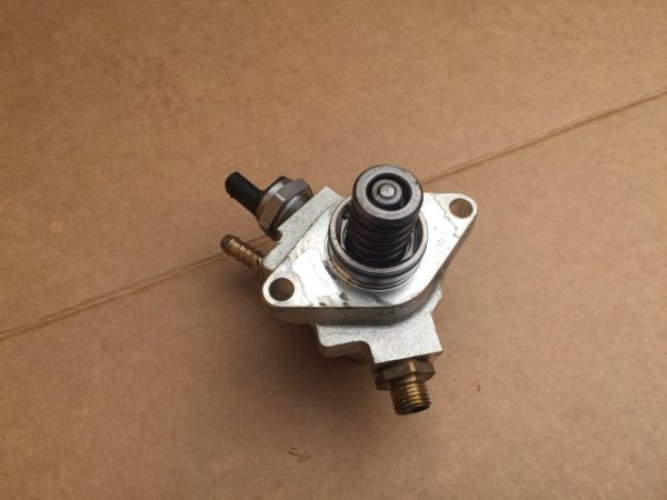 04E127026H 04E 127 026 H Pompa inalta presiune VW Golf 7 1.4 tsi CUK GTE - Dezmembrari Auto