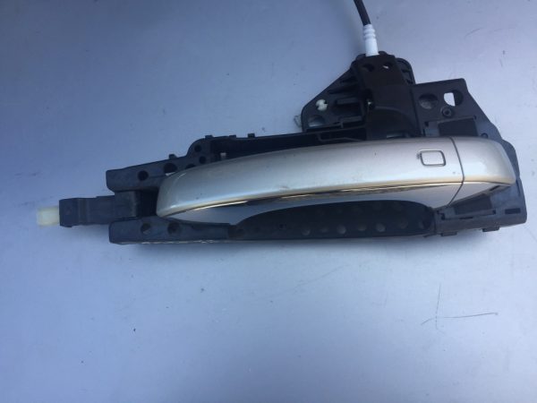 Maner dreapta fata keyless entry Audi A6 4G C7 - Dezmembrari Auto