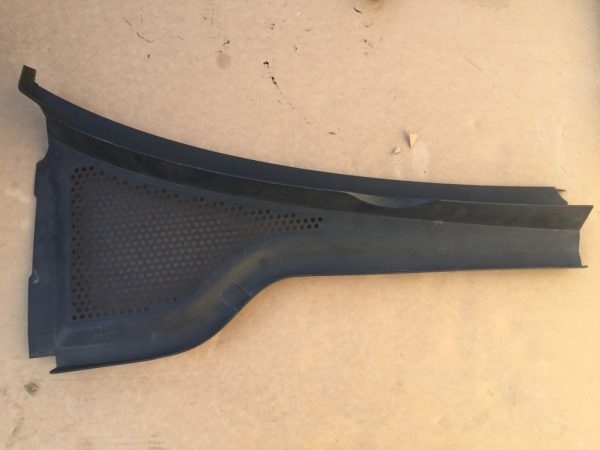 Grila stergatoare dreapta VW Golf 7 5G1819404A 5G1 819 404 A - Dezmembrari Auto