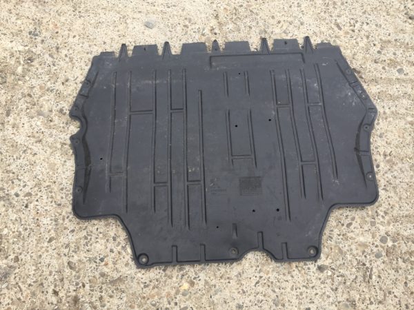 Scut motor plastic VW Jetta 2016 5C0825237B 5C0 825 237 B - Dezmembrari Auto