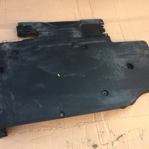 Scut plastic Volkswagen Passat B8 2017 limuzina 3Q0825102D 3Q0 825 102 D - Dezmembrari Auto