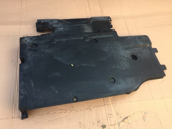Scut plastic Volkswagen Passat B8 2017 limuzina 3Q0825102D 3Q0 825 102 D - Dezmembrari Auto