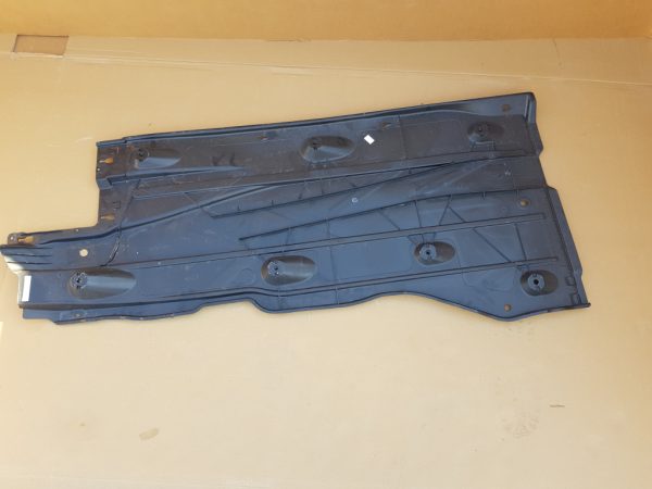 Scut lateral dreapta VW Golf 7 facelift 5Q0825202B 5Q0 825 202 B - Dezmembrari Auto
