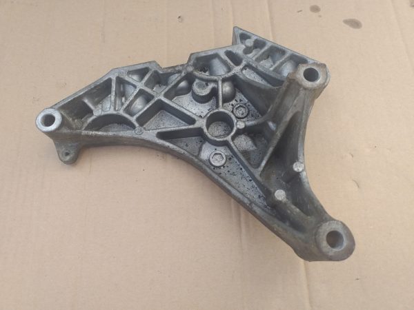 Suport motor Volkswagen Golf 6 2010 variant 1.6 tdi CAY 03L199207 03L 199 207 - Dezmembrari Auto