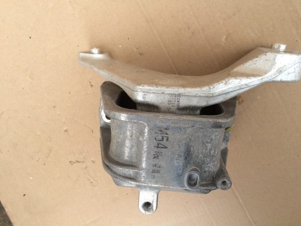 Tampon motor VW Audi Skoda Seat 1.4 tsi 1K0199262DA - Dezmembrari Auto