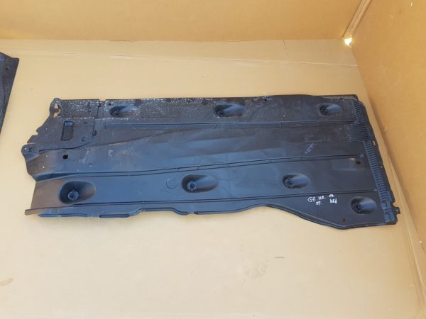 Scut lateral stanga VW Golf 7 facelift 5Q0825201AE 5Q0 825 201 AE - Dezmembrari Auto