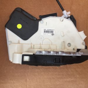 Broasca usa dreapta spate VW Passat B8 5E0839016A 5E0 839 016 A - Dezmembrari Auto