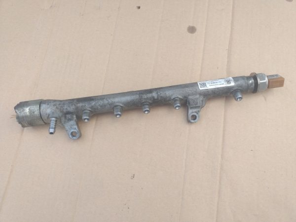 Rampa injectoare Volkswagen Golf 6 2010 variant 1.6 tdi CAY 03L130089B 03L 130 089 B - Dezmembrari Auto