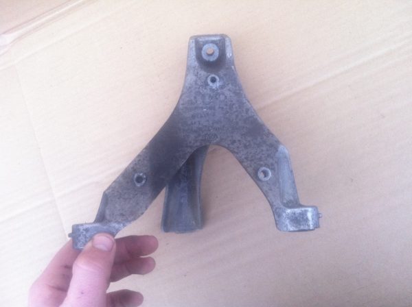 Suport motor Audi A4 2.0 BLB 8E0199308AF 8E0 199 308 AF - Dezmembrari Auto