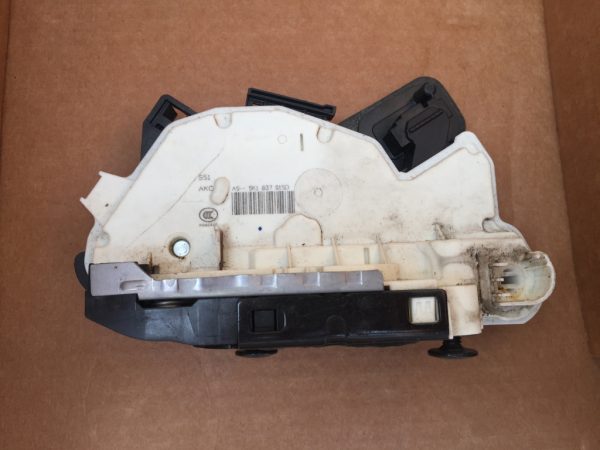 Broasca usa stanga fata VW Golf 7 5K1837015D 5K1 837 015 D - Dezmembrari Auto