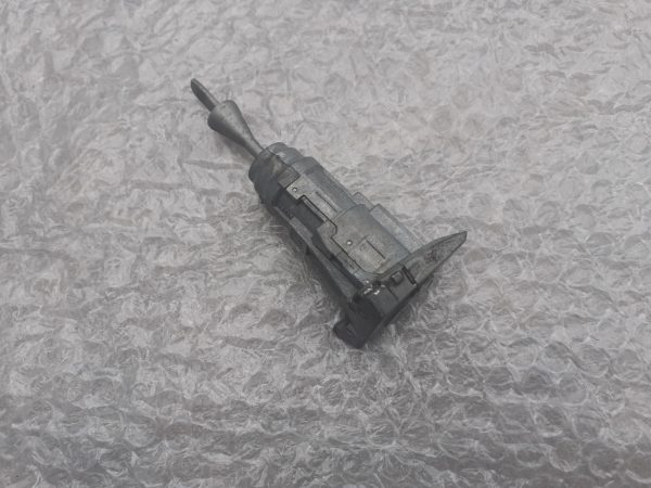 Butuc usa stanga fata VW POLO 1.0 TSI DKZ 2G0837167 2G0 837 167 - Dezmembrari Auto