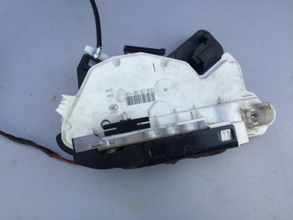 Broasca usa dreapta fata VW Golf 7 5K1837015D 5K1 837 015 D - Dezmembrari Auto