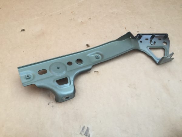 Suport aripa dreapta VW Arteon 3G8821142R 3G8 821 142 R - Dezmembrari Auto