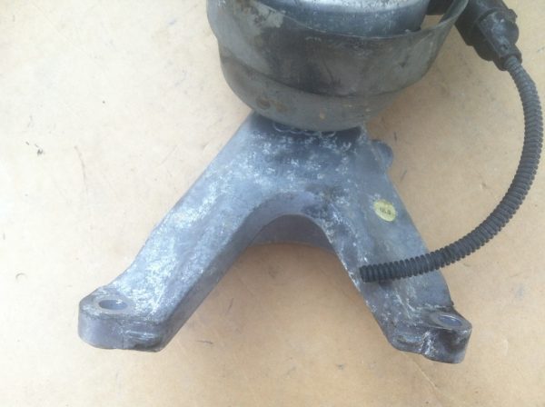 Suport motor Audi A4 8E0199307C 8E0 199 307 C - Dezmembrari Auto