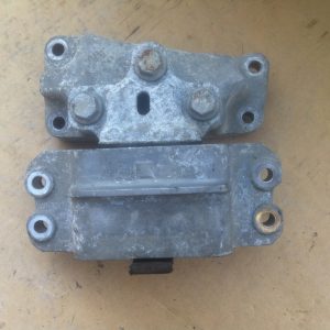 Tampon motor VW Audi Skoda Seat 2.0 tdi 1K0199555R 1K0 199 555 R - Dezmembrari Auto