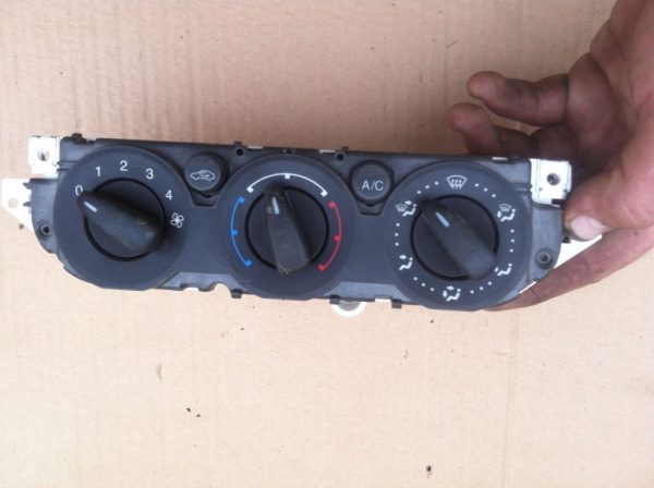 Panou aer conditionat Ford Focus 2 7M5T19980AB - Dezmembrari Auto