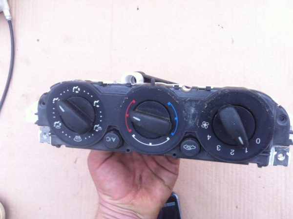Panou aer conditionat Ford Focus 2 3M5T19980AD - Dezmembrari Auto