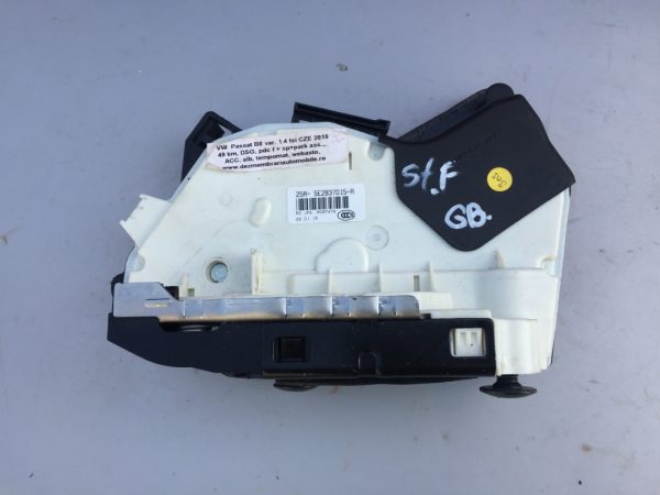 Broasca usa stanga fata VW Passat B8 5E2837015A 5E2 837 015 A - Dezmembrari Auto
