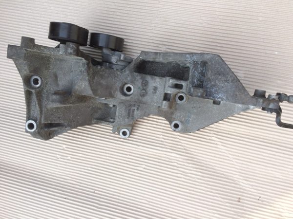 Suport accesorii Audi Q5 2.0 TDI 03L903139E 03L 903 139 E - Dezmembrari Auto