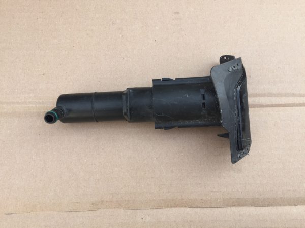 Spalator far cu capac bara spalatoare faruri VW Golf 6 5K0955978A 5K0 955 978 A - Dezmembrari Auto