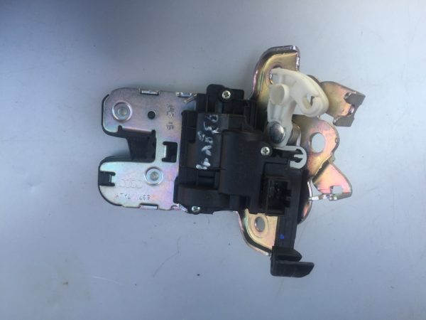 Broasca haion Audi A3 8V 4H0827505A 4H0 827 505 A - Dezmembrari Auto