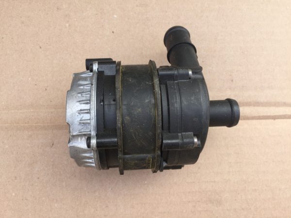 Pompa recirculare apa Audi A3 8V 1.4 tsi 04L965567A 04L 965 567 A - Dezmembrari Auto