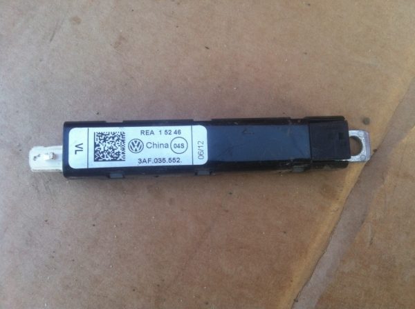 Amplificator antena VW Passat B7 3AF035552 3AF 035 552 - Dezmembrari Auto