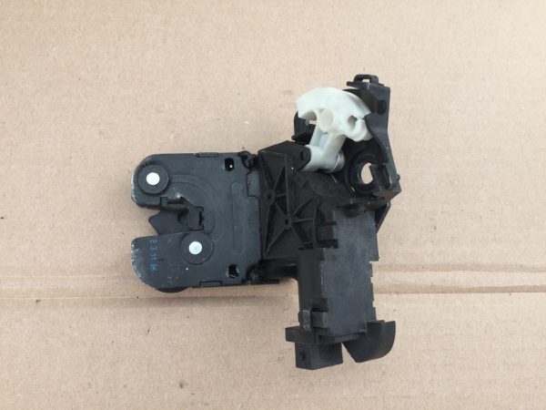Broasca haion Audi A4 B7 combi 8P0827505B 8P0 827 505 B - Dezmembrari Auto
