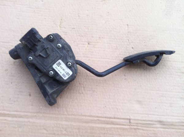Pedala acceleratie Opel Astra G cod 9 158 010 BM - Dezmembrari Auto