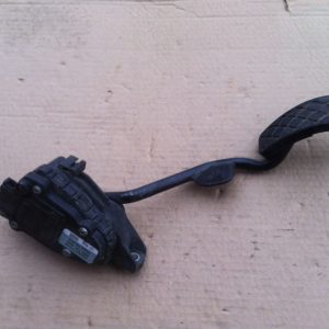 Pedala acceleratie Audi A6 8E2 721 523 - Dezmembrari Auto