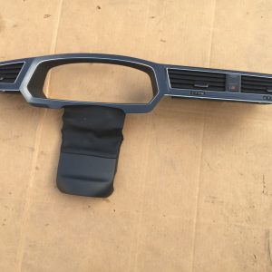 Trim ceasuri digitale + grile aerisire + buton avarii VW Tiguan 2016 5NB815719 5NB 815 719 - Dezmembrari Auto