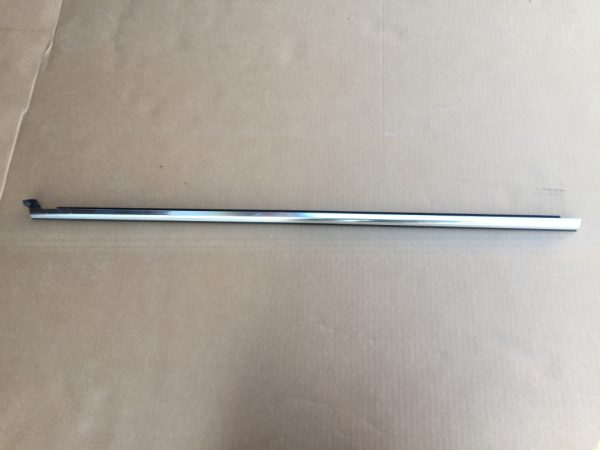 Perie geam cromata dreapta spate VW Passat B8 variant 3G9839476D 3G9 839 476 D - Dezmembrari Auto