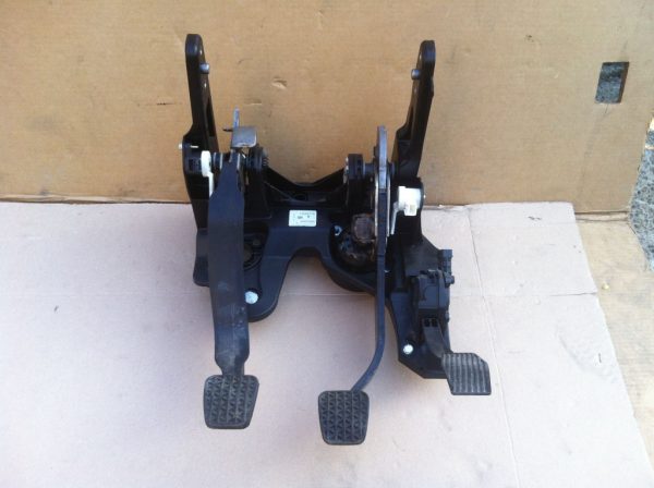 Pod pedalier Opel Astra J 1.7 cdti 13252175 - Dezmembrari Auto