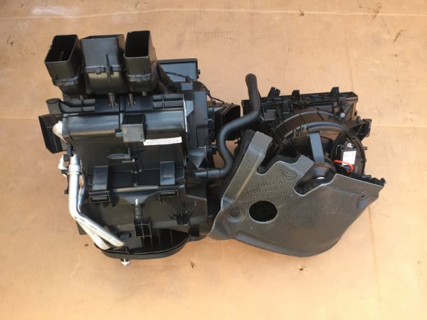 Tulumba clima completa VW Arteon 2.0 tdi CUAA 3Q0 907 521 A 3Q1 816 002B - Dezmembrari Auto