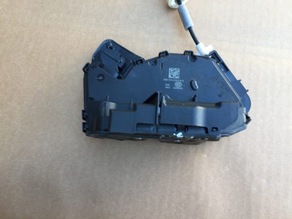 Broasca usa dreapta spate VW Passat B8 5TA839016E 5TA 839 016 E - Dezmembrari Auto