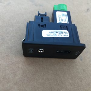 Mufa AUX USB VW Passat B8 5G0035222E 5G0 035 222 E - Dezmembrari Auto