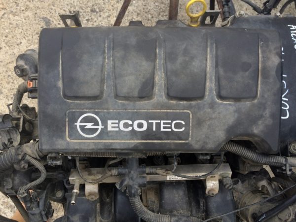 Capac motor Opel Corsa D 55561431 - Dezmembrari Auto
