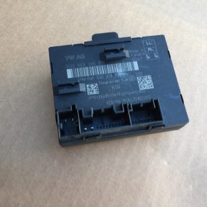 Releu usa dreapta spate VW Passat B8 5Q0959395E 5Q0 959 395 E - Dezmembrari Auto
