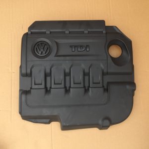 Capac motor VW Golf 7 2.0 tdi 04L103925T 04L 103 925 T - Dezmembrari Auto