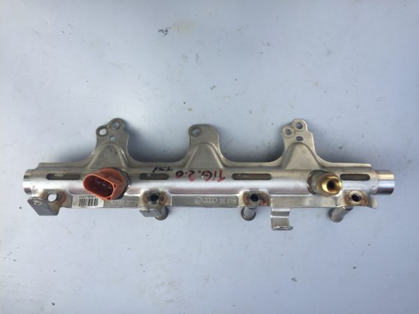 Rampa injectoare VW Tiguan 2.0 TSI 06J133317M 06J 133 317 M - Dezmembrari Auto