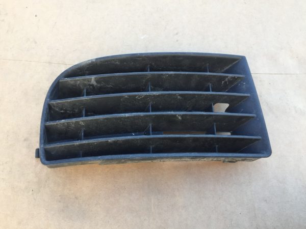 Grila dreapta bara fata VW Golf 5 1k0853666 1k0 853 666 - Dezmembrari Auto