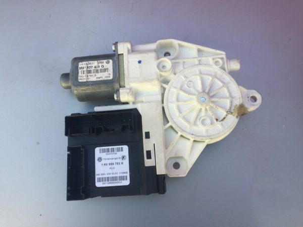 Motoras macara geam stanga fata VW Golf 5 + Plus 1K0959793K 1K0 959 793 K - Dezmembrari Auto