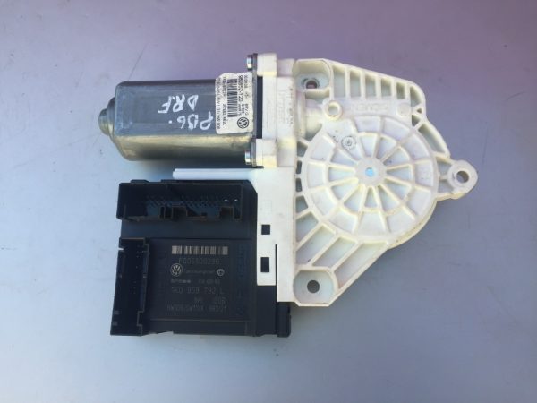 Motoras macara geam dreapta fata VW Passat B6 1K0959702L 1K0 959 702 L - Dezmembrari Auto