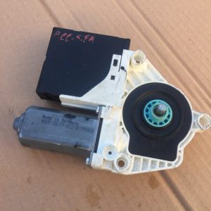 Motoras macara geam stanga fata VW Passat CC 3C0959793A 3C0 959 793 A - Dezmembrari Auto