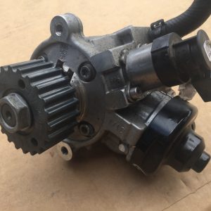 Pompa inalte VW Golf 7 1.6 TDI CRK 2014 04L130755D 04L 130 755 D - Dezmembrari Auto