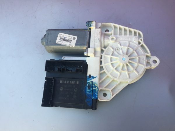 Motoras macara geam stanga fata VW Passat B6 1K0959793H 1K0 959 793 H - Dezmembrari Auto