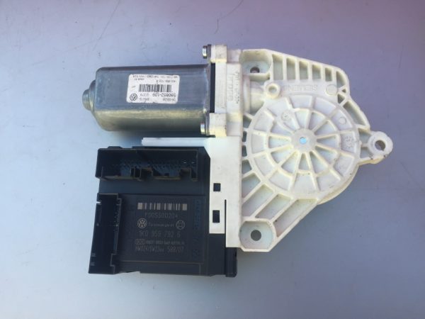 Motoras macara geam dreapta fata VW Passat B6 1K0959702G 1K0 959 702 G - Dezmembrari Auto