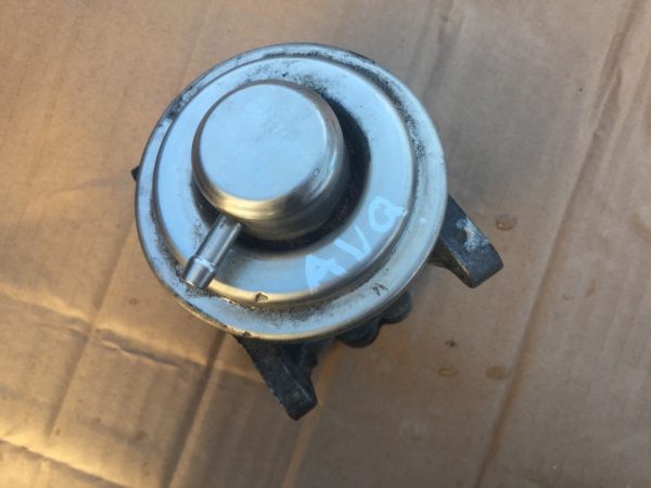 EGR VW Touran 1.9 tdi Avq 038129637D 038 129 637 D - Dezmembrari Auto