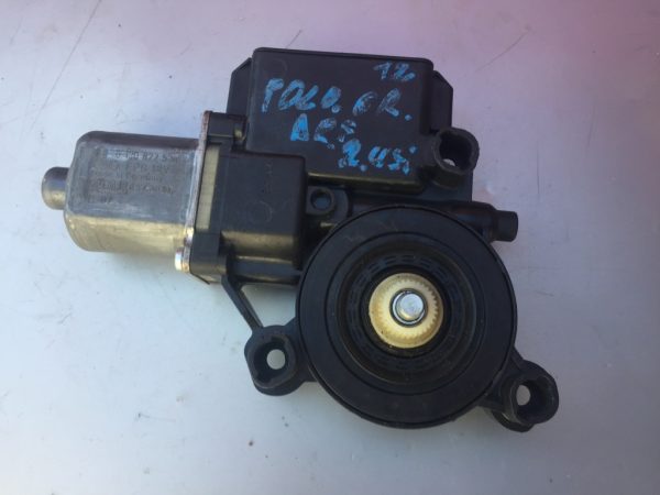 Motoras macara geam dreapta fata VW Polo 6R 2011 (2 usi) 6R0959802AD 6R0 959 802 AD - Dezmembrari Auto