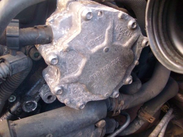 Pompa vacuum VW Audi Skoda Seat cod 038145209 - Dezmembrari Auto